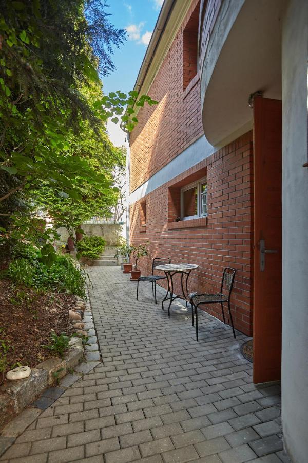 Villa In Bio Garden - You Will Save Money Here Prag Exteriör bild